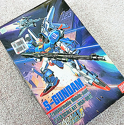 プラモ『S ガンダム』パッケージ